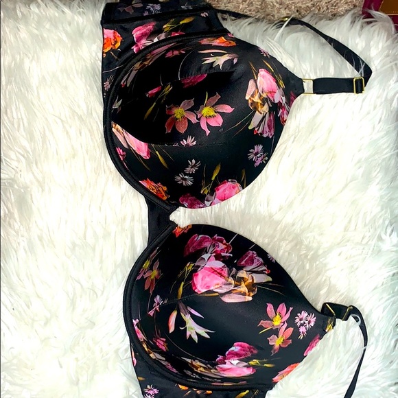 To small for me. Never worn! - Picture 1 of 2